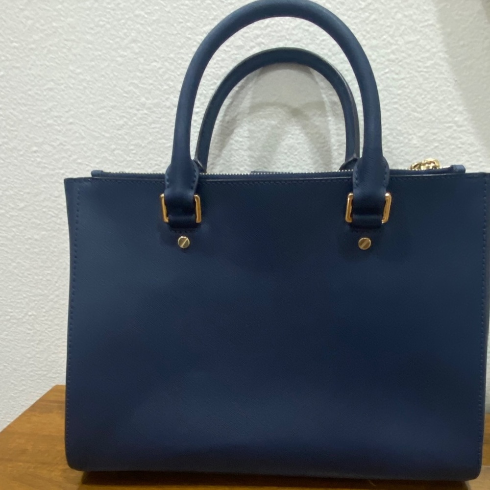 JUST LIKE NEW: MICHAEL KORS SUTTON SAFFIANO NAVY TOTE - Picture 2 of 3